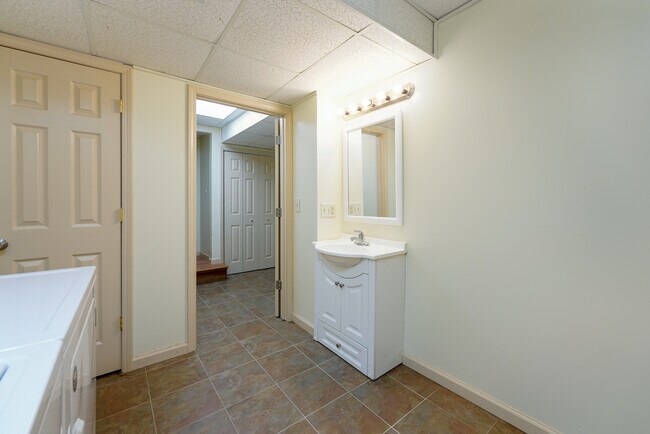 Building Photo - 480 Wingfield Way