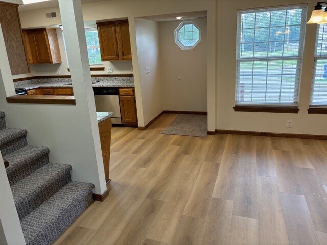 Building Photo - 1329 E 21st Ter