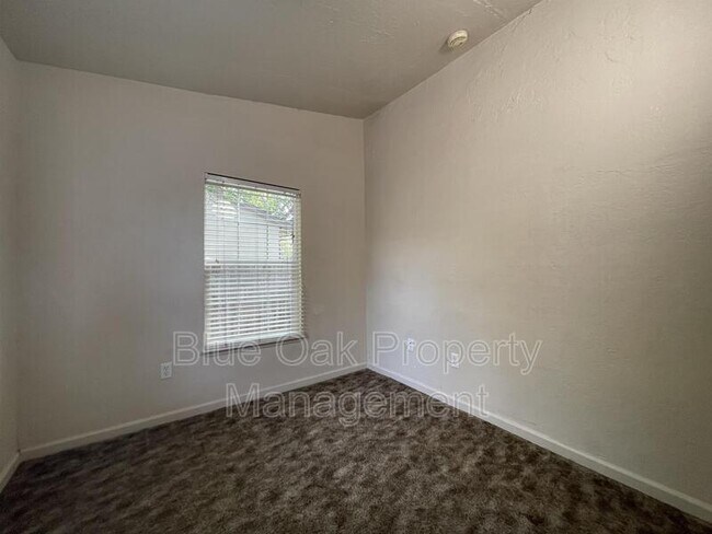 Building Photo - 524 W 1st Ave