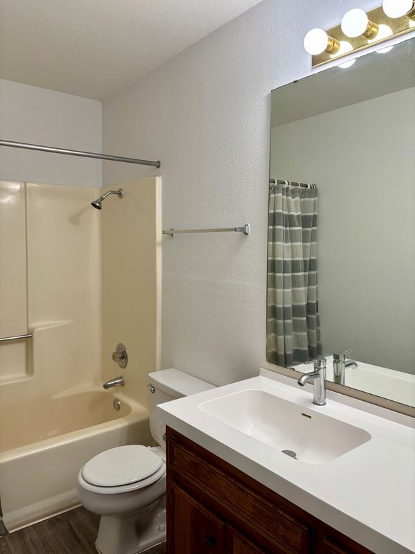 Building Photo - 10616 Mellow Meadow Dr