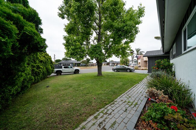 Building Photo - 3709 Avenida Palo Verde