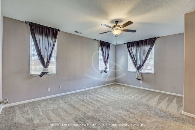 Building Photo - 3 bedroom, 2 bathroom Charming Plumas Lake...