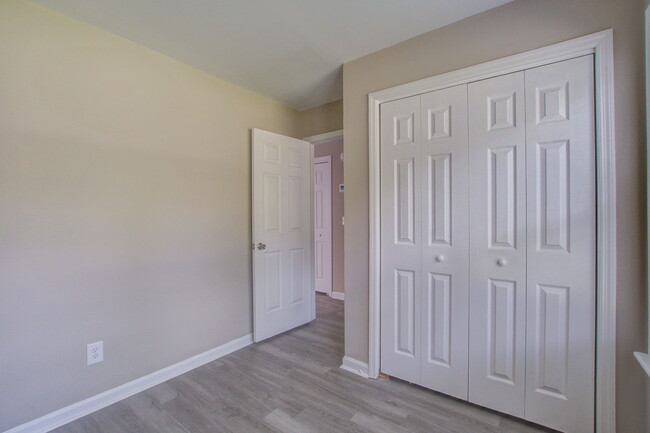 Building Photo - 9621 N Cardinal Dr
