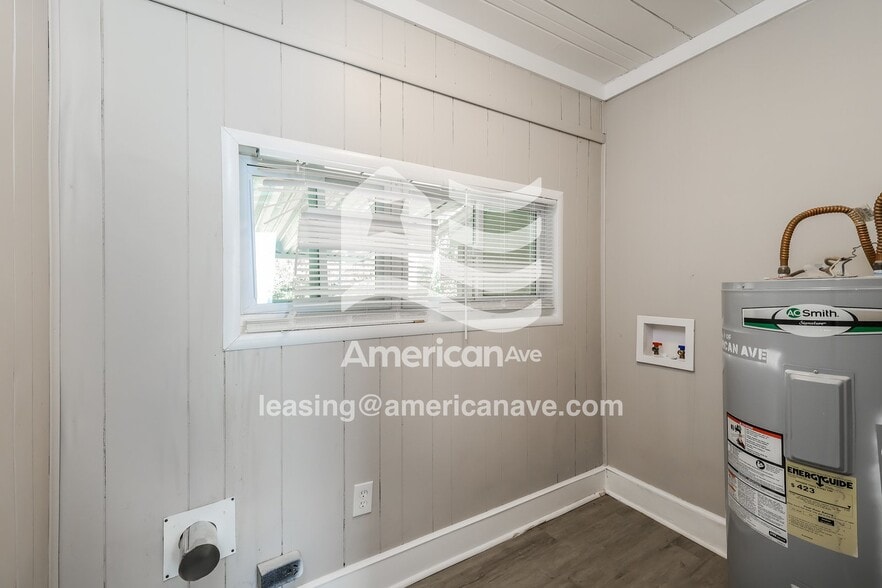 Building Photo - 816 Monterey St