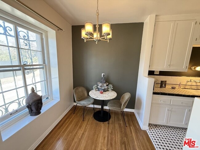 Building Photo - 640 S Bronson Ave