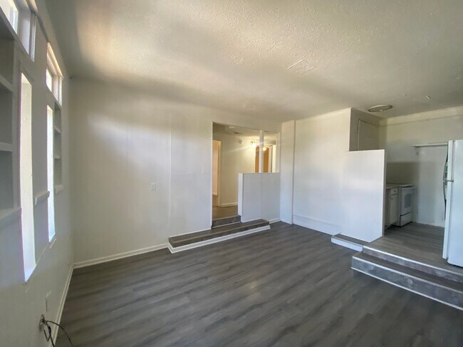 Building Photo - 523 Bob Sikes Blvd