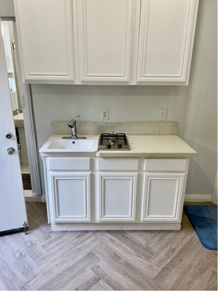 Building Photo - 30342 De Caron St