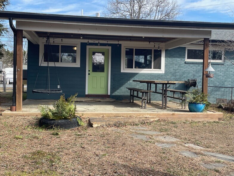 Beautiful covered outdoor space. - 65 Cherry St