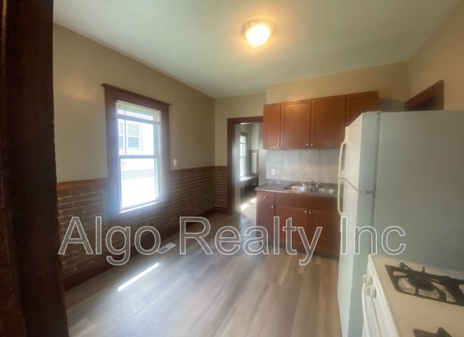 Building Photo - 3522 N Bryant Ave