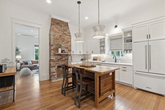 Building Photo - 1226 Adams St