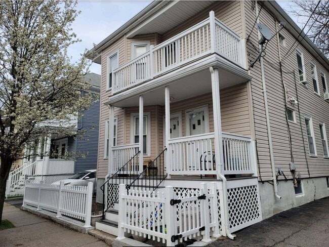 Building Photo - 5 Boston Ave