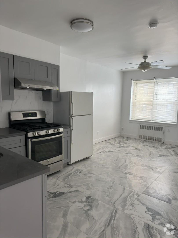 Building Photo - 247 68th St