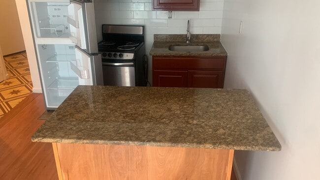 Kitchen - 3026 71st St