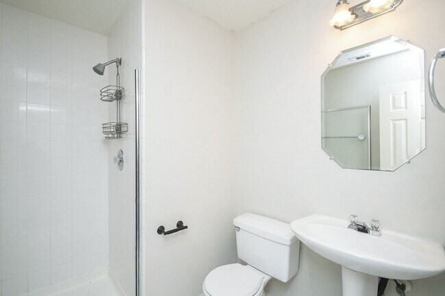 Building Photo - 2218 Millerton Ln