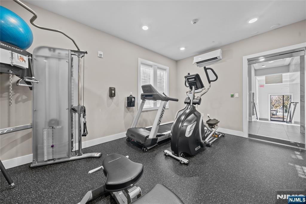 Building Photo - 313 Woodland Pl