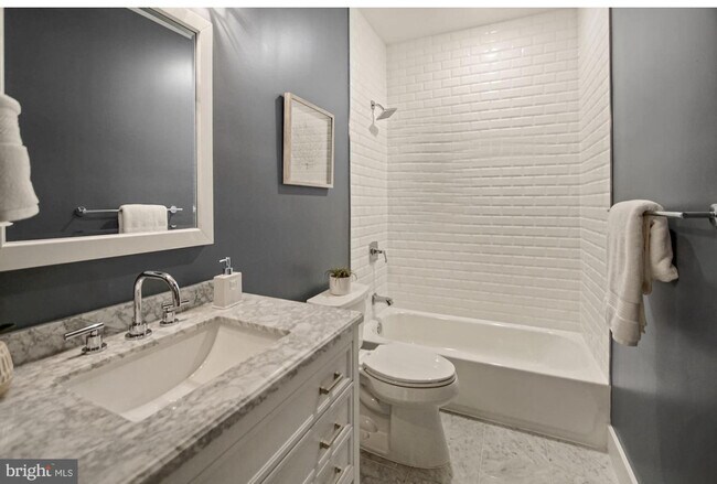 Building Photo - 1705 Trinidad Ave NE