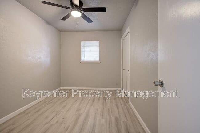 Building Photo - 1309 Crown Point Ave