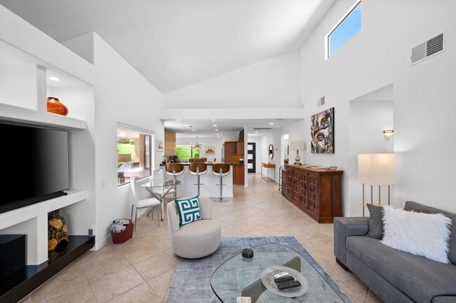 Building Photo - 73416 Mariposa Dr