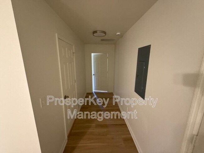 Building Photo - 1413 John Smith Ave