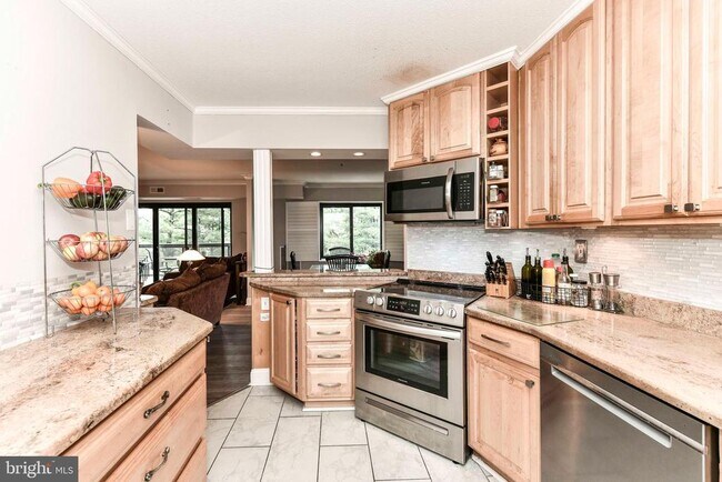 Building Photo - 309 Yoakum Pkwy