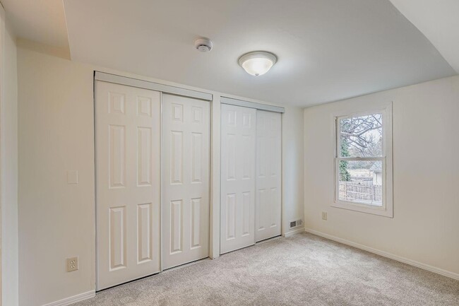 Building Photo - 475 Lawson Ave W