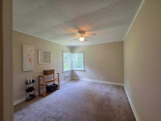Building Photo - Adorable 2 bedroom house for rent in quiet...
