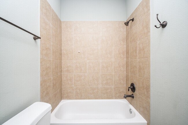 Building Photo - 1222 W 17th St