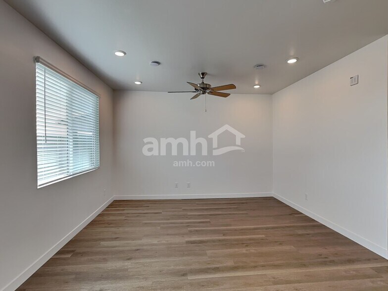 Building Photo - 20177 W Thomas Rd