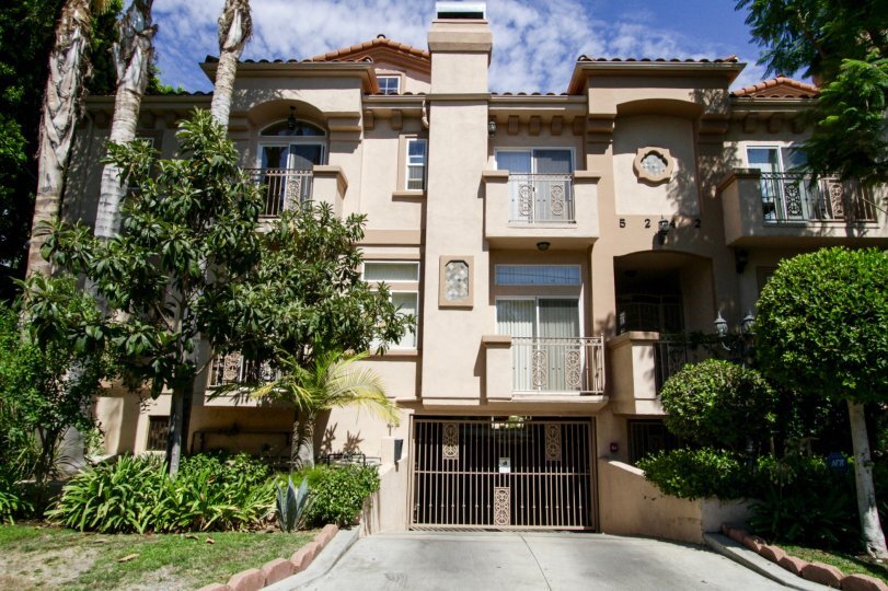 Primary Photo - 5242 Vesper Ave