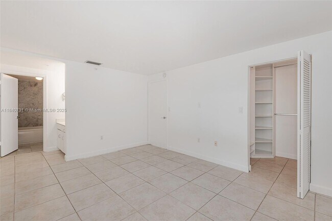 Building Photo - 50 Ocean Ln Dr