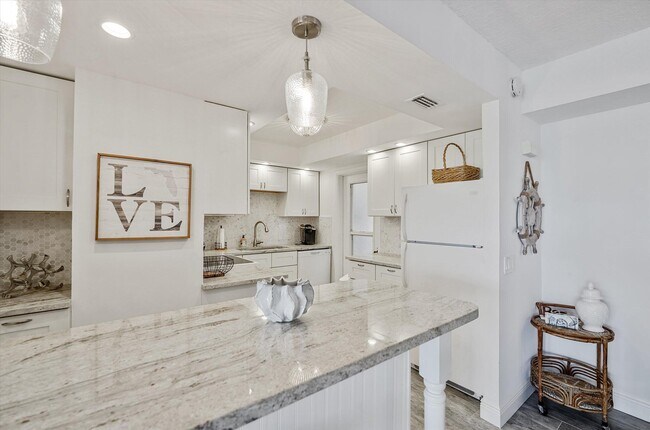 Building Photo - 225 S Beach Rd