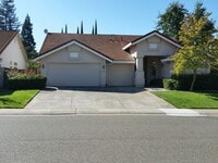 Building Photo - Beautiful 3 Bedroom 2 Bathroom Single Fami...
