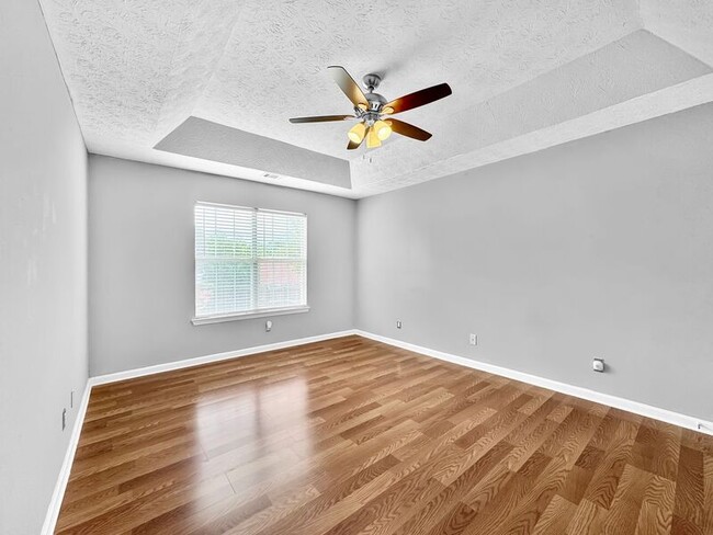 Building Photo - 10623 Pine Forest Ln