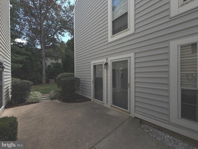 Building Photo - 10050 Oakton Terrace Rd