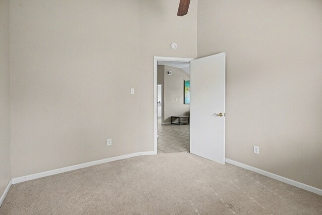 Building Photo - 454 Lost Rock Dr