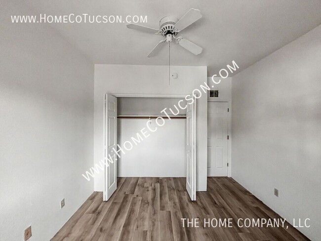 Building Photo - 5750 N Camino Esplendora