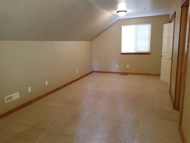 Building Photo - 202 Dogwood Dr