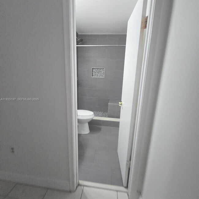 Building Photo - 5216 W 24th Way