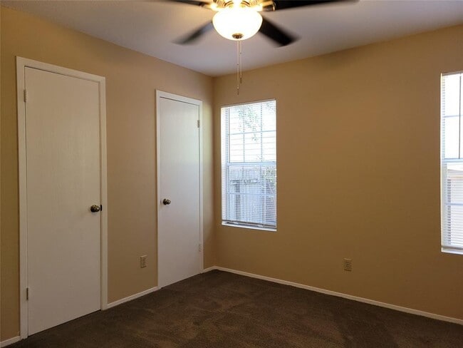 Building Photo - 8802 Piney Point Dr