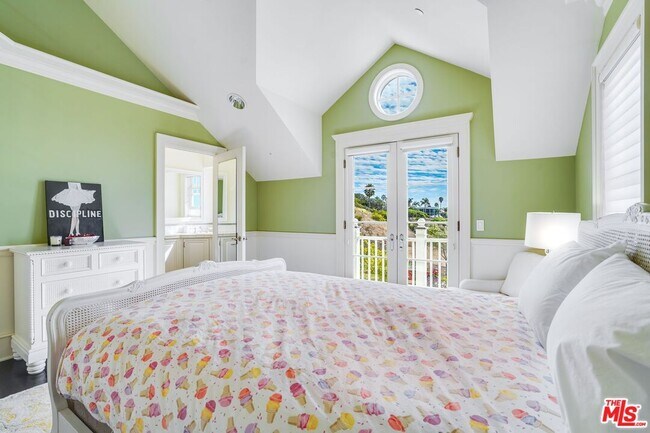 Building Photo - 6277 Sea Star Dr