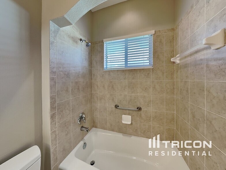 Building Photo - 6492 Rookery Cir