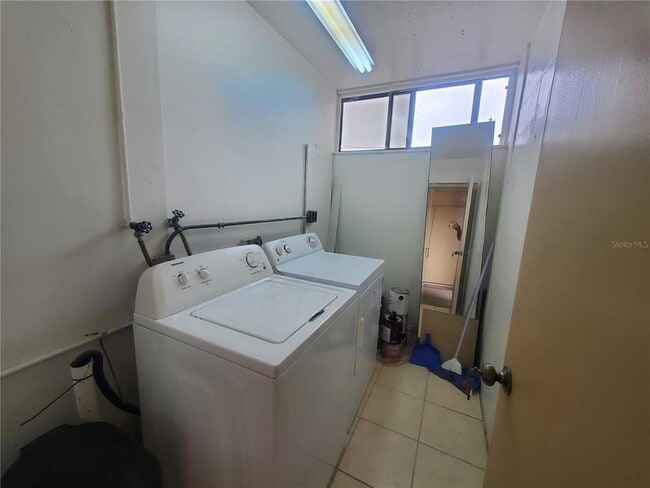 Building Photo - 2617 Cove Cay Dr