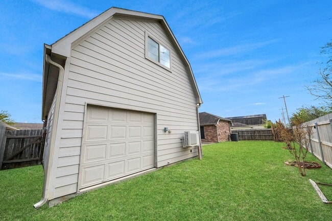 Building Photo - 2009 Amado Ln