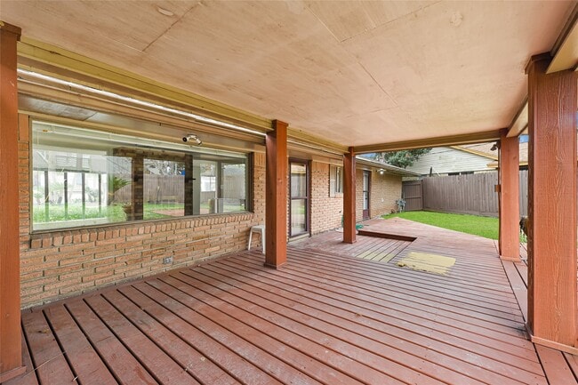 Building Photo - 2515 Baycrest Dr