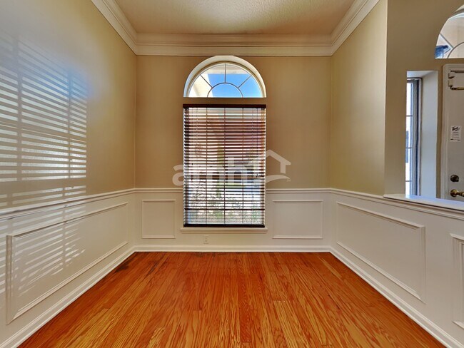 Building Photo - 821 Templeton Ln