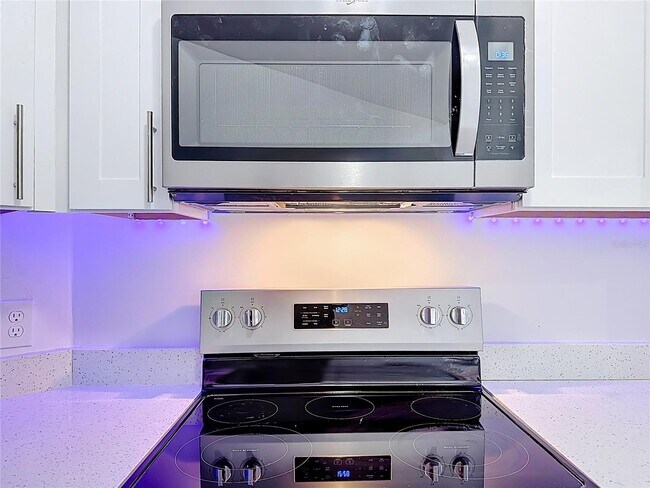 Building Photo - 3923 Atrium Dr