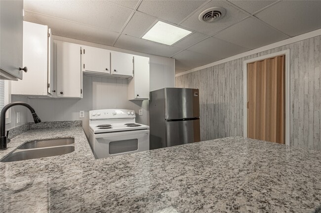 Building Photo - 299 Pine Harbor Dr