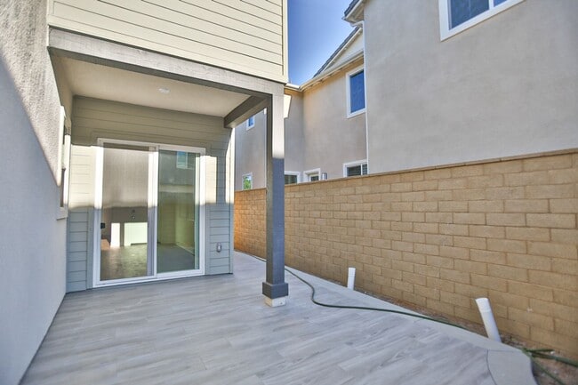 Building Photo - 5 Bedroom SFR in Irvine