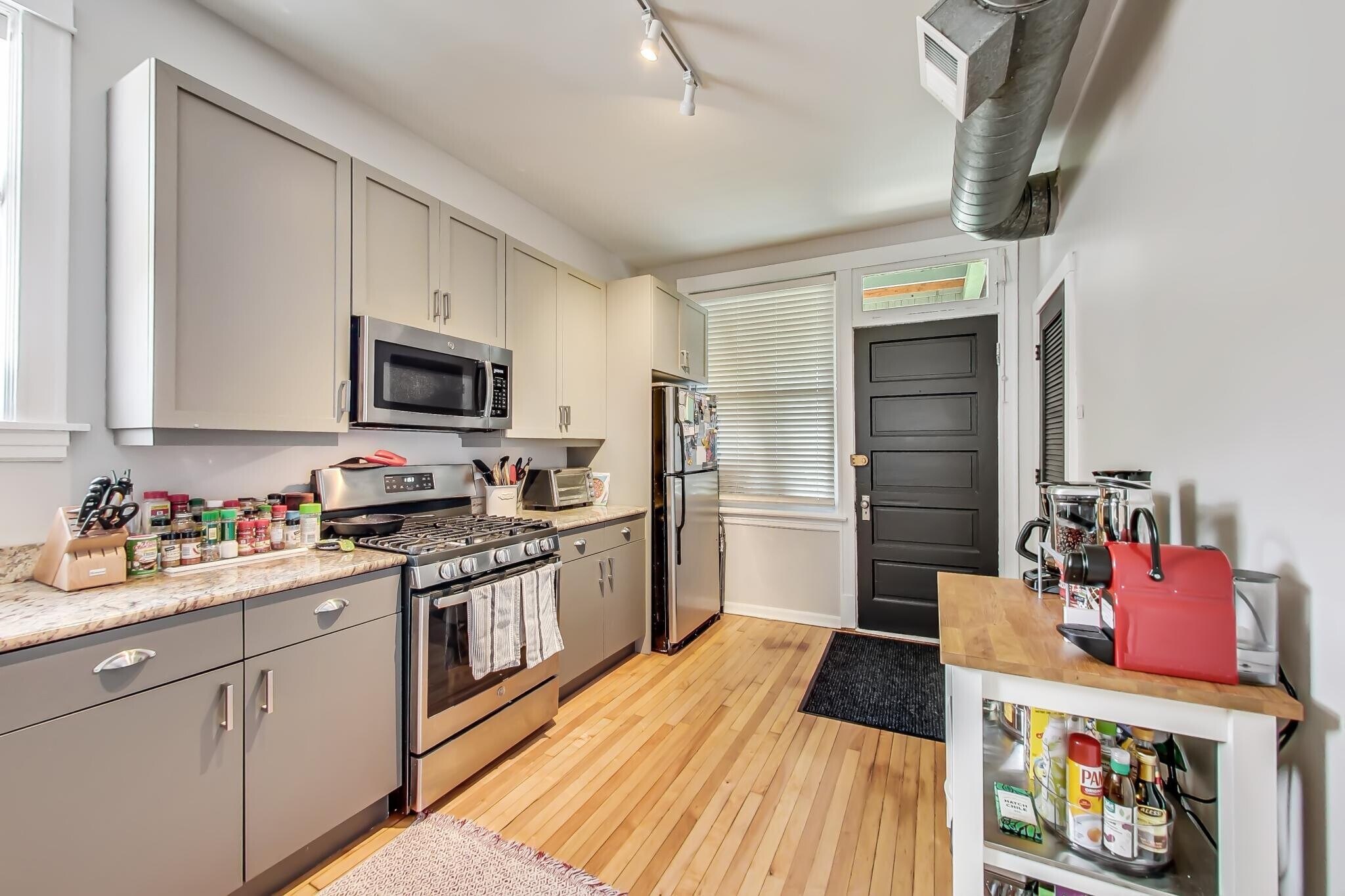 Building Photo - 2145 W Thomas St