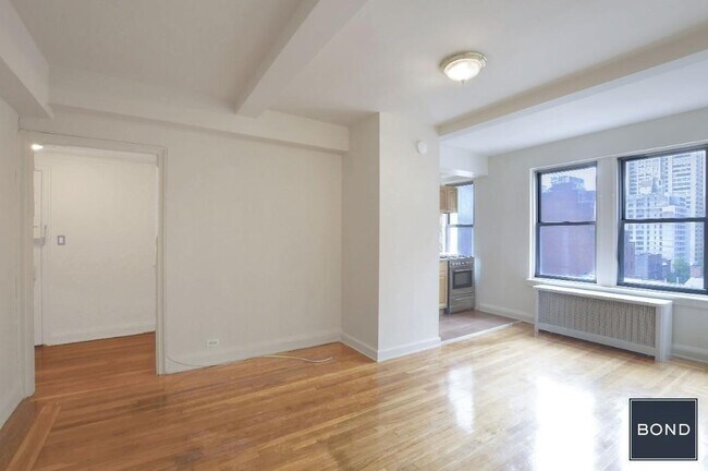 Primary Photo - 301 E 38th St